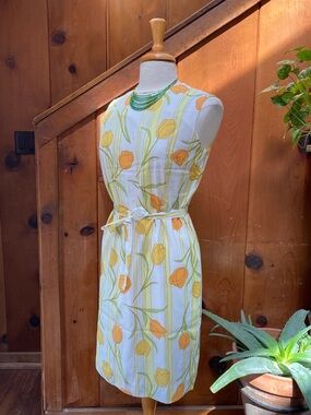 Vintage Tulip 🌷 Dress with Belt